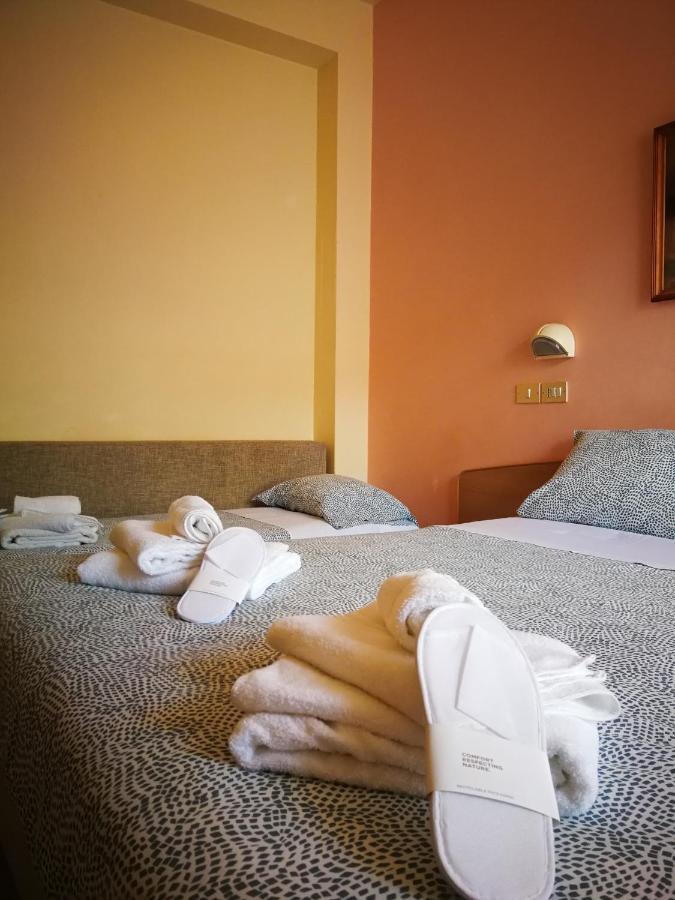 Hotel Rossella Rimini Kültér fotó